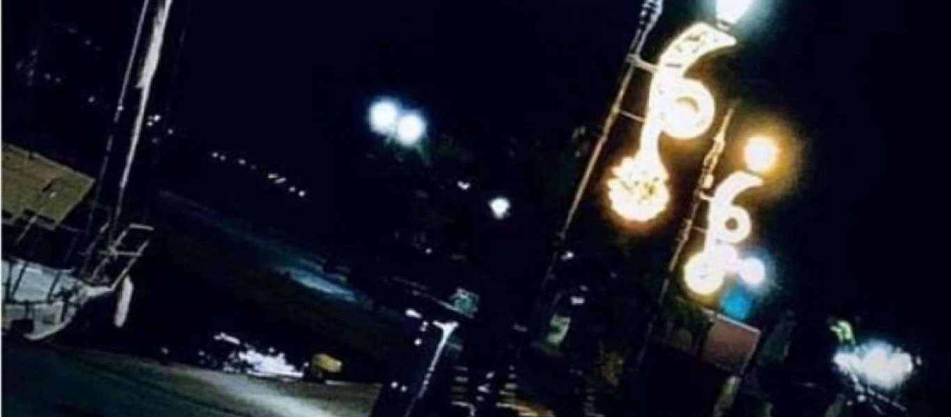 Χαλκίδα: Είχαν την φαεινή ιδέα να στολίσουν την πόλη με... 6άρια!